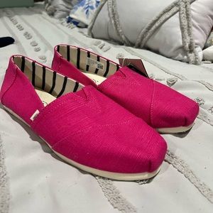 NWT Pink TOMS